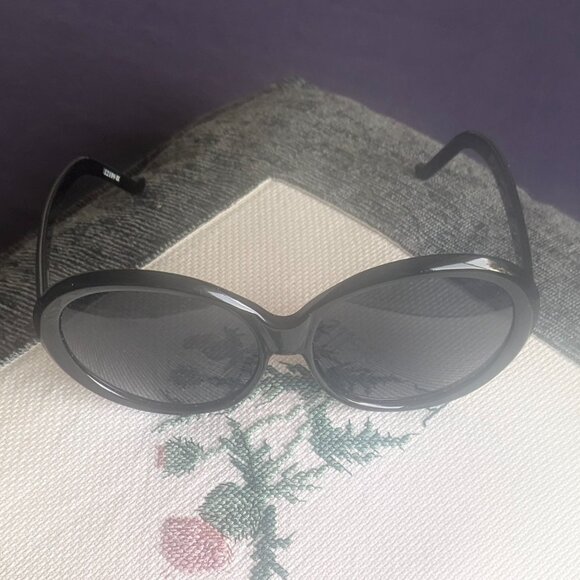Liz Claiborne Round Vintage Black Sunglasses 60\'s Style